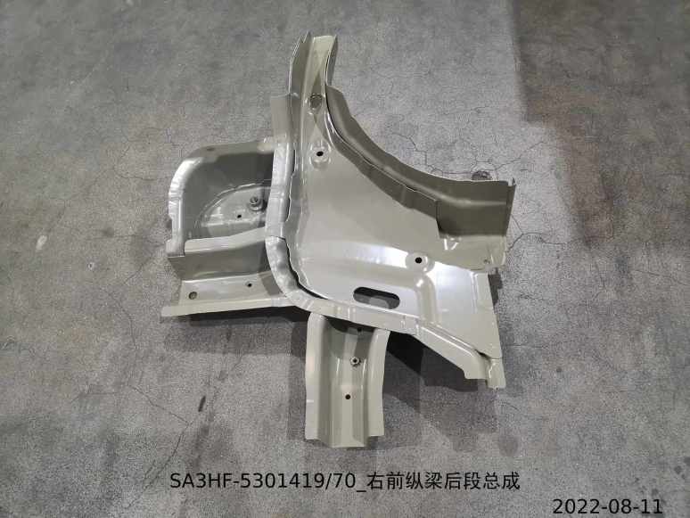 Right front rail rear section assembly