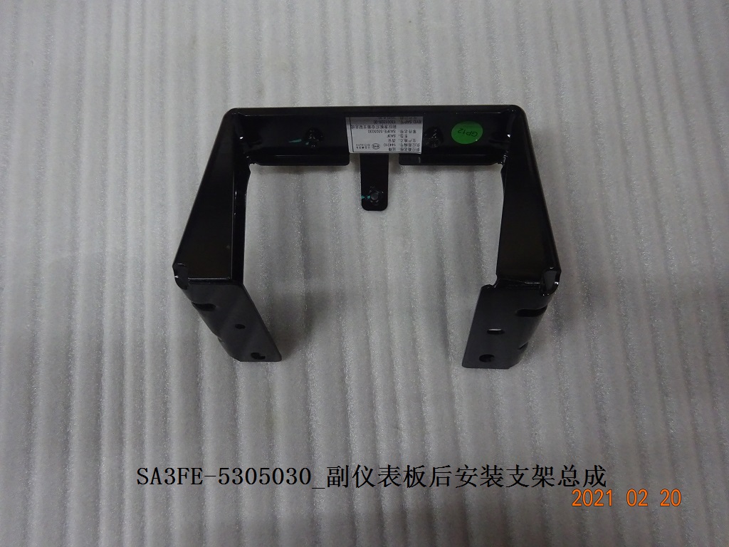 Passenger IP rear mounting bracket assembly