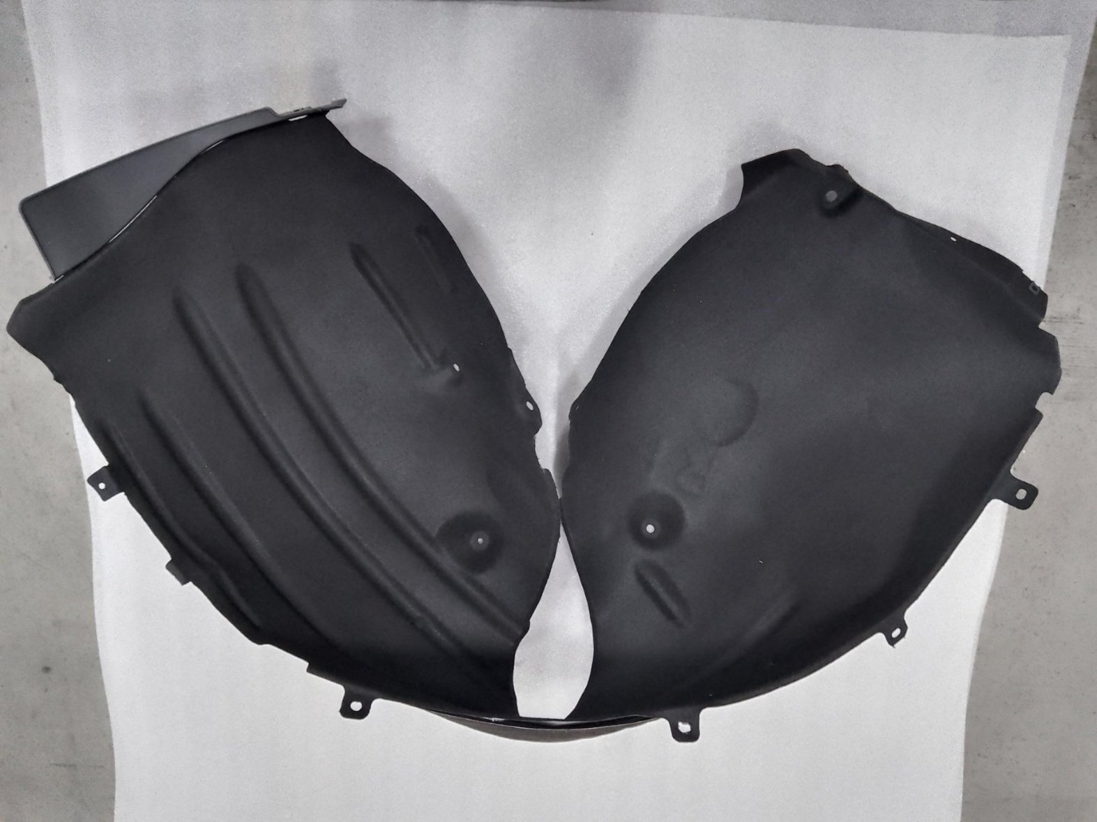 Right front wheel mudguard assembly