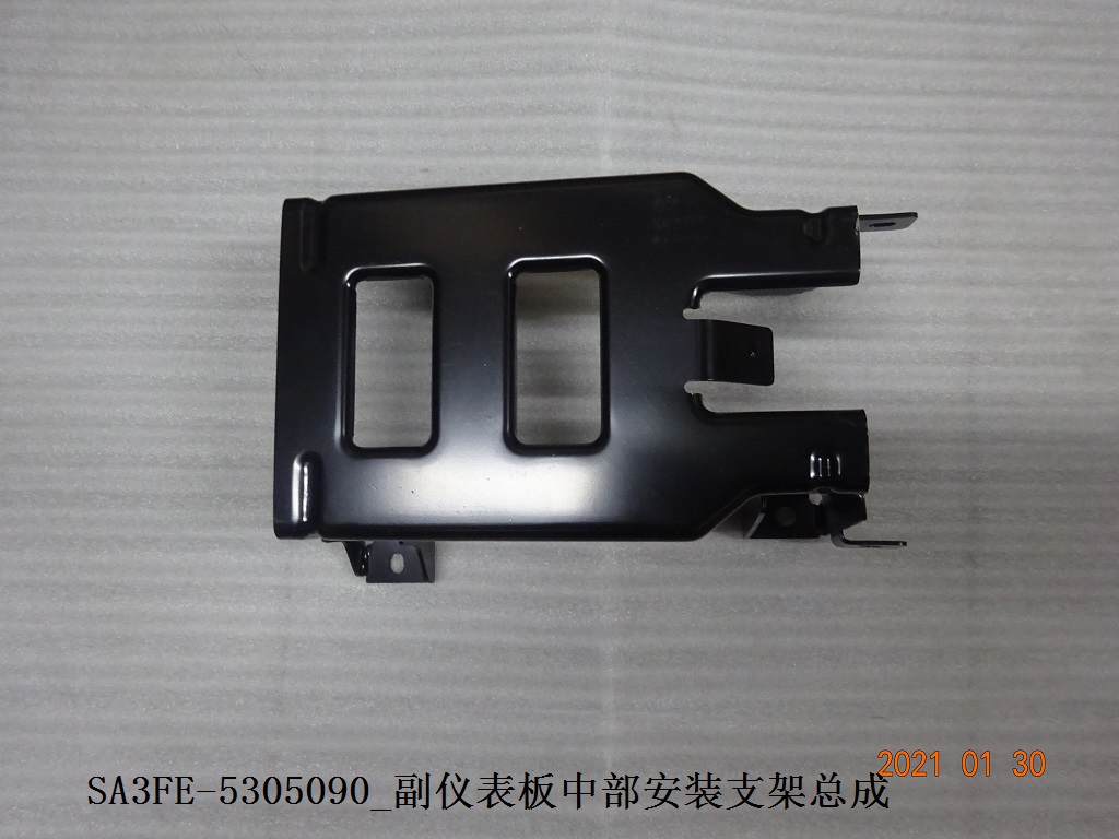 Passenger IP center mounting bracket assembly