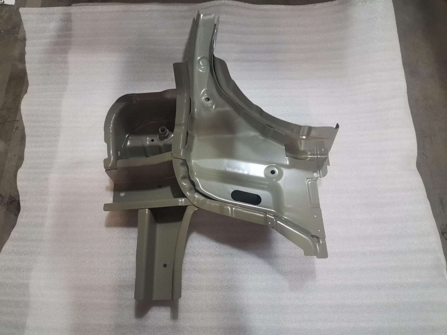 Right front rail rear section assembly
