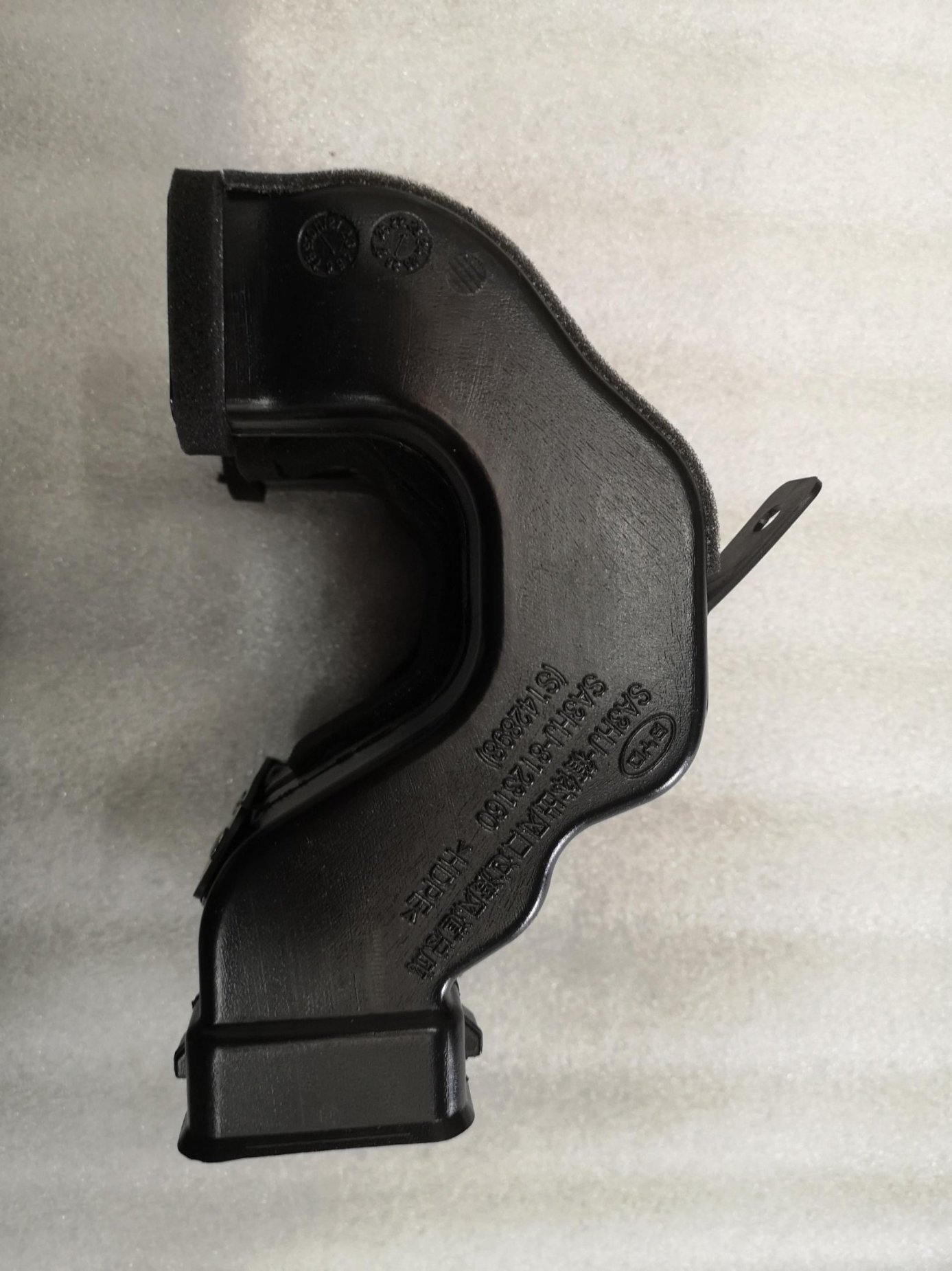 Case Air Outlet Transition Duct Assembly