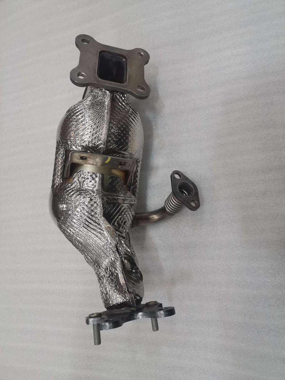 Catalytic Converter with Exhaust Pipe Assembly