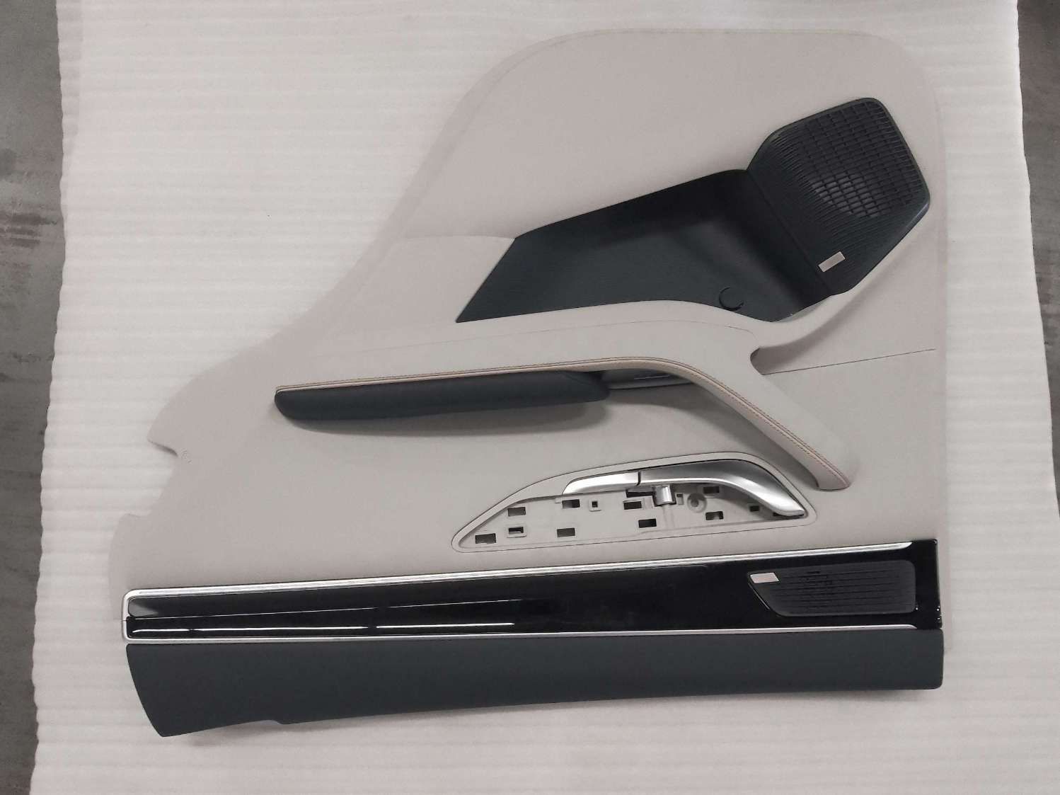 Right rear door trim panel assembly - Eclipse Blue