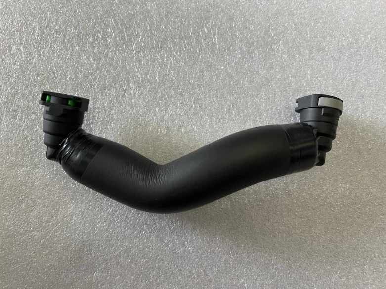 Crankcase ventilation pipe