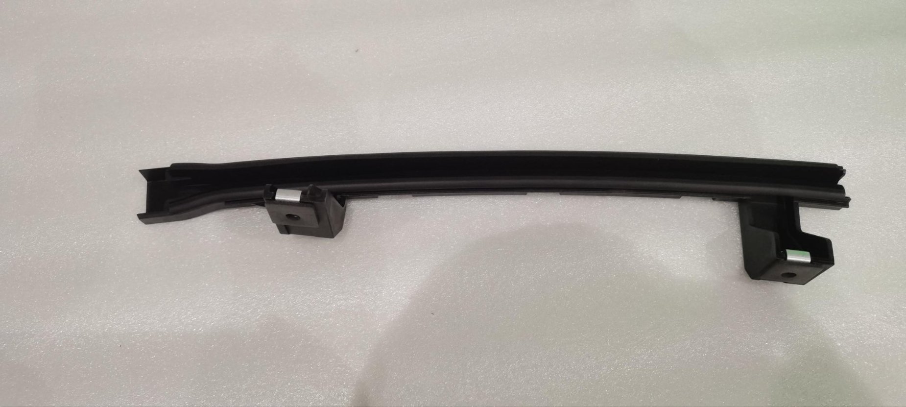 Left front door movable guide rail and glass run channel assembly