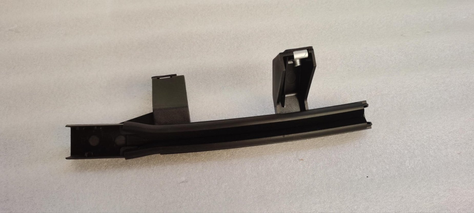 Left front door front movable guide rail and glass run channel assembly
