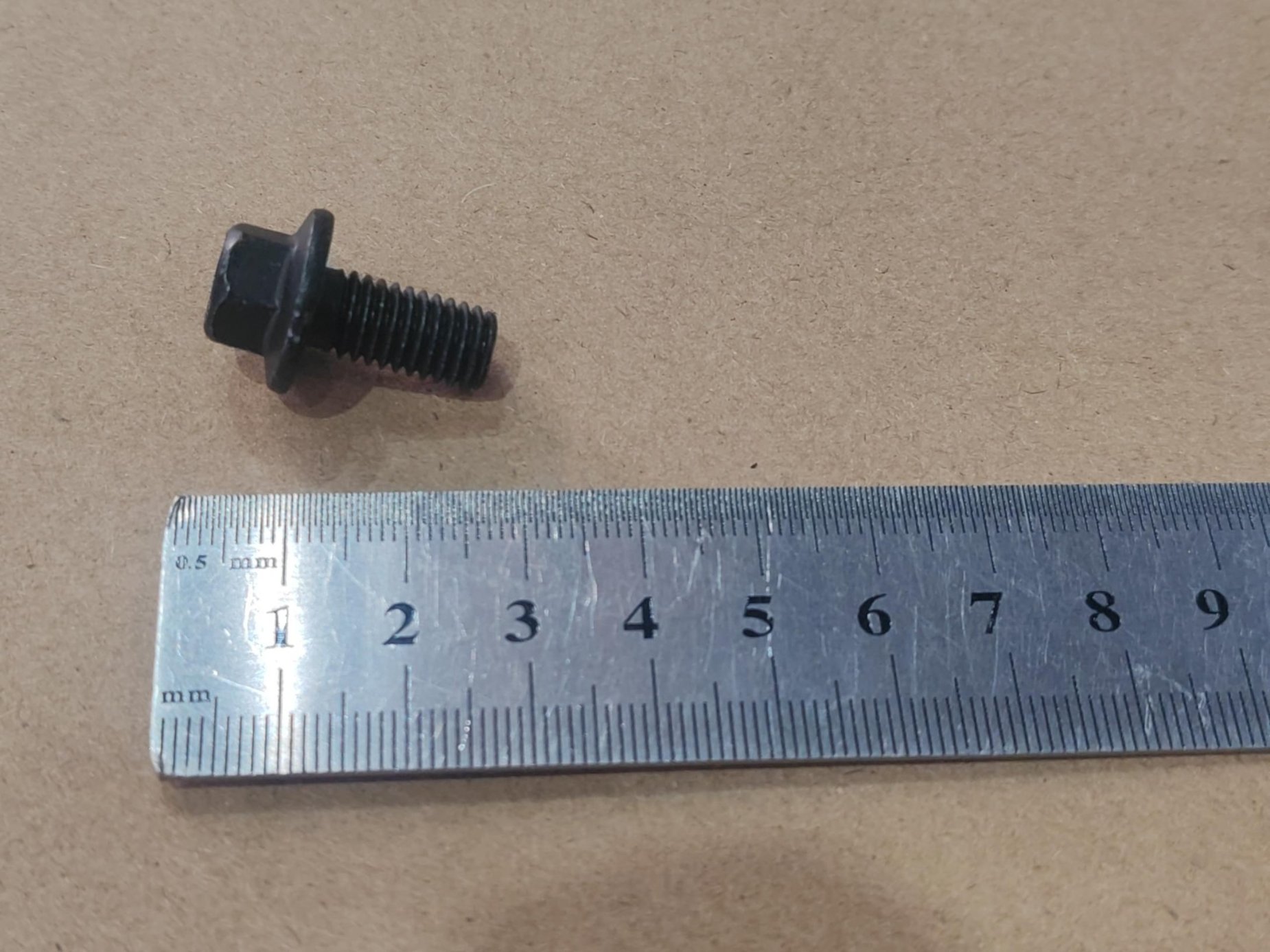 Q1840816T1F62KHP1.25_Hex Flange Bolt