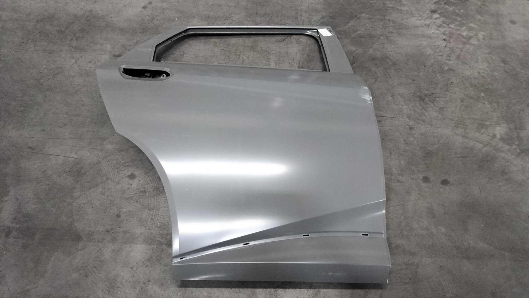 Right rear door assembly