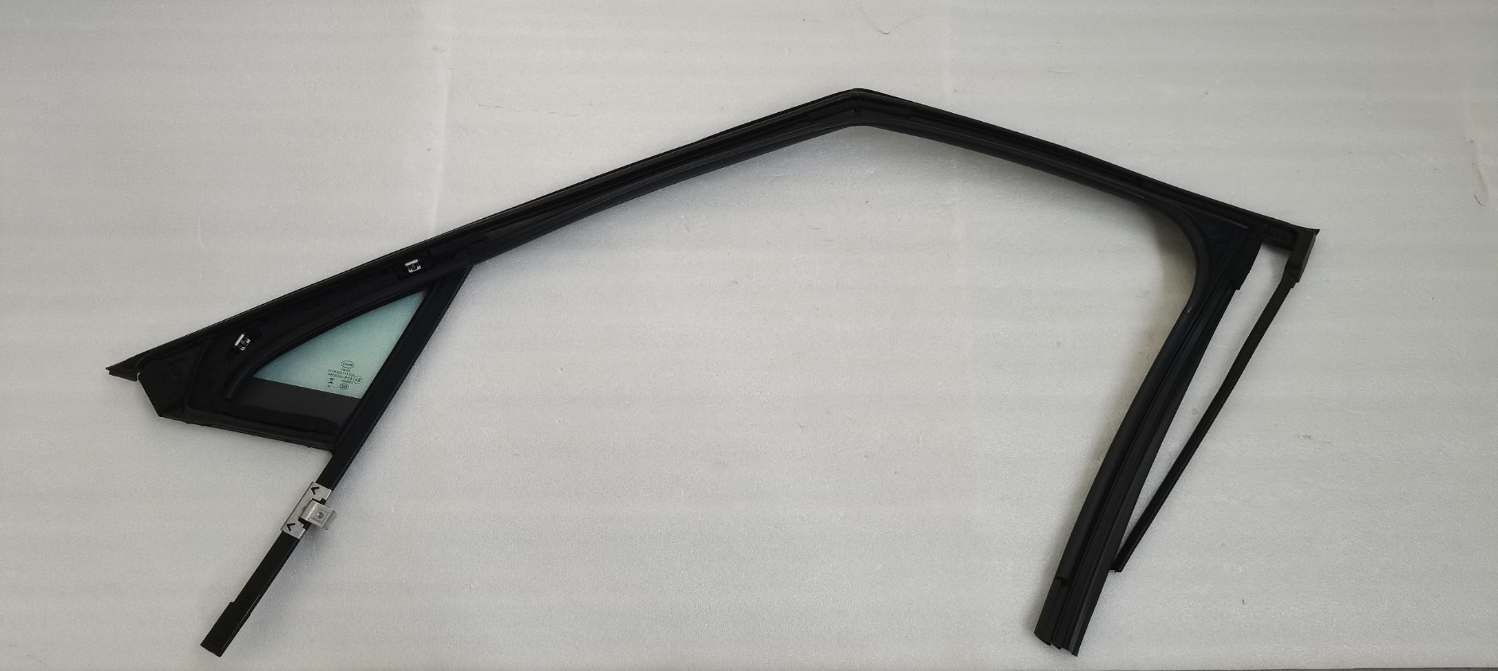 Right front door glass run channel assembly
