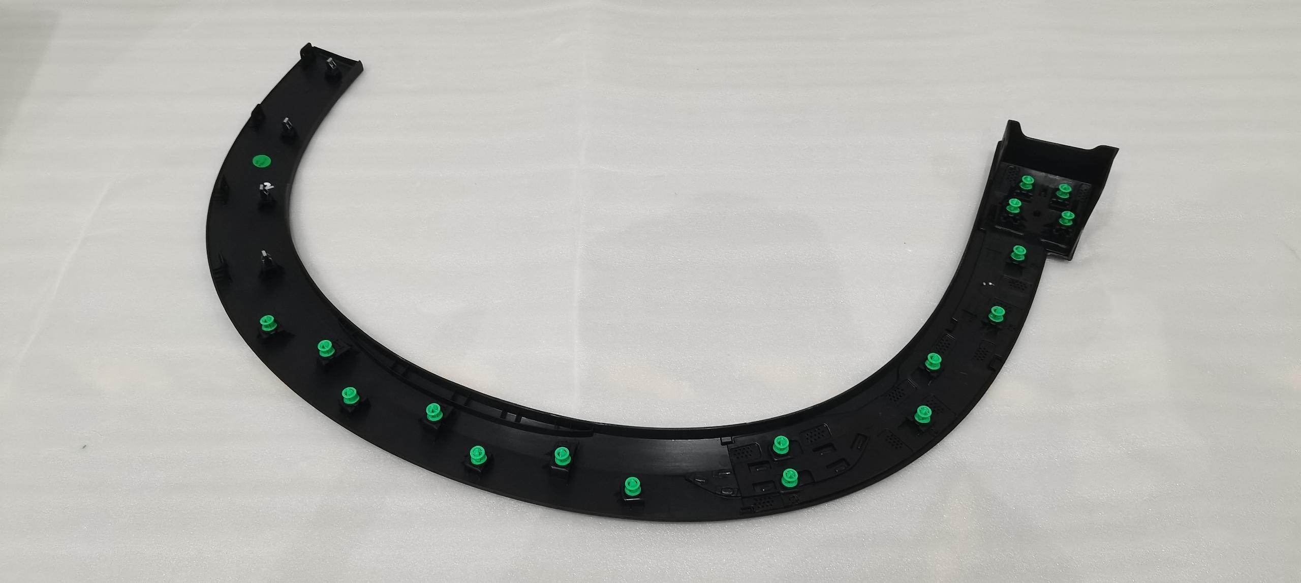 Left front wheel arch (fender eyebrow) trim panel assembly