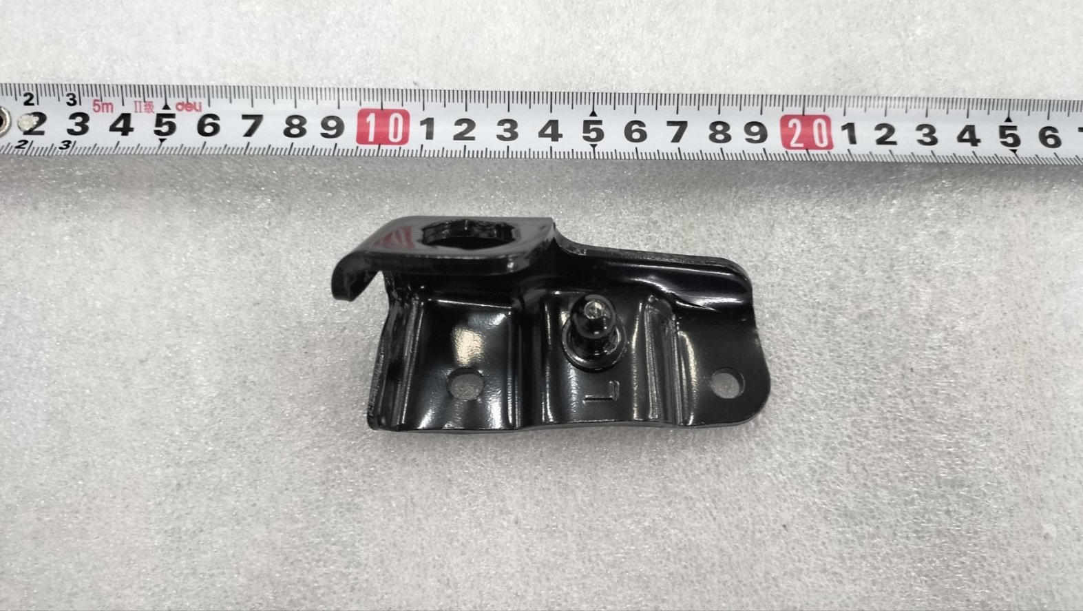 Tailgate left gas spring door-side bracket