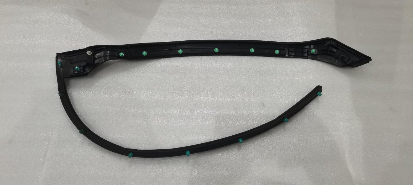Right rear door sill weatherstrip
