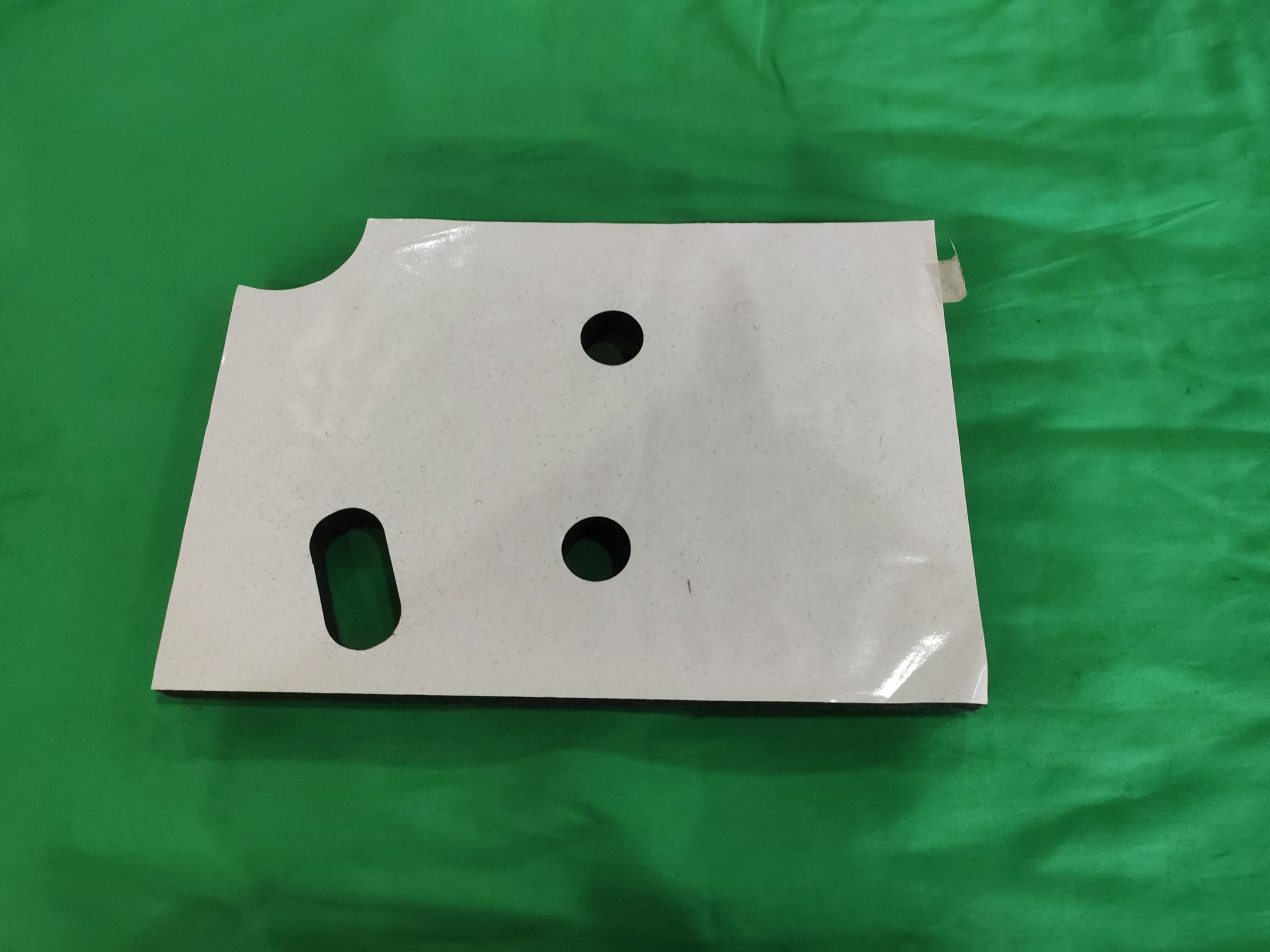 Right Rear Wheel Housing Heat Insulation Layer