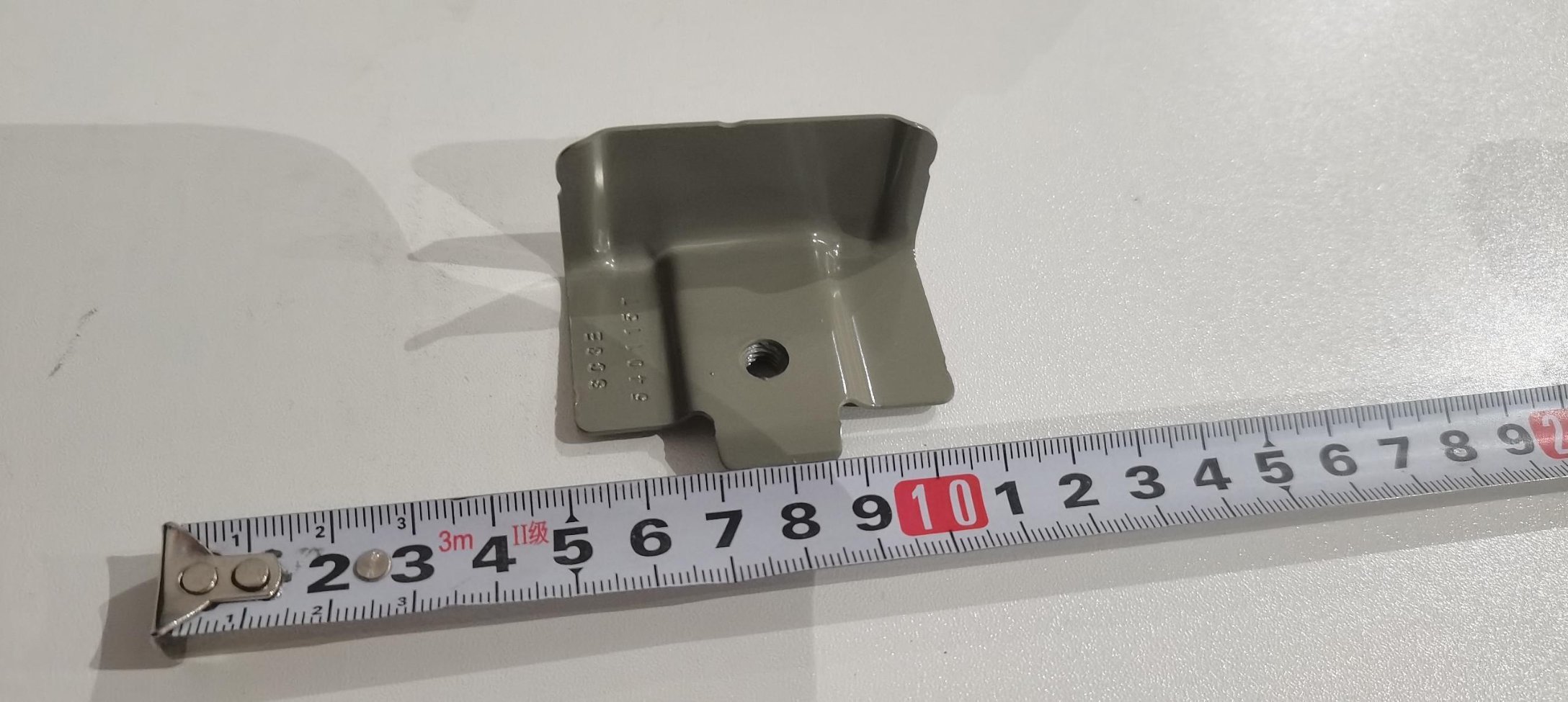 Fender rear-center mounting bracket