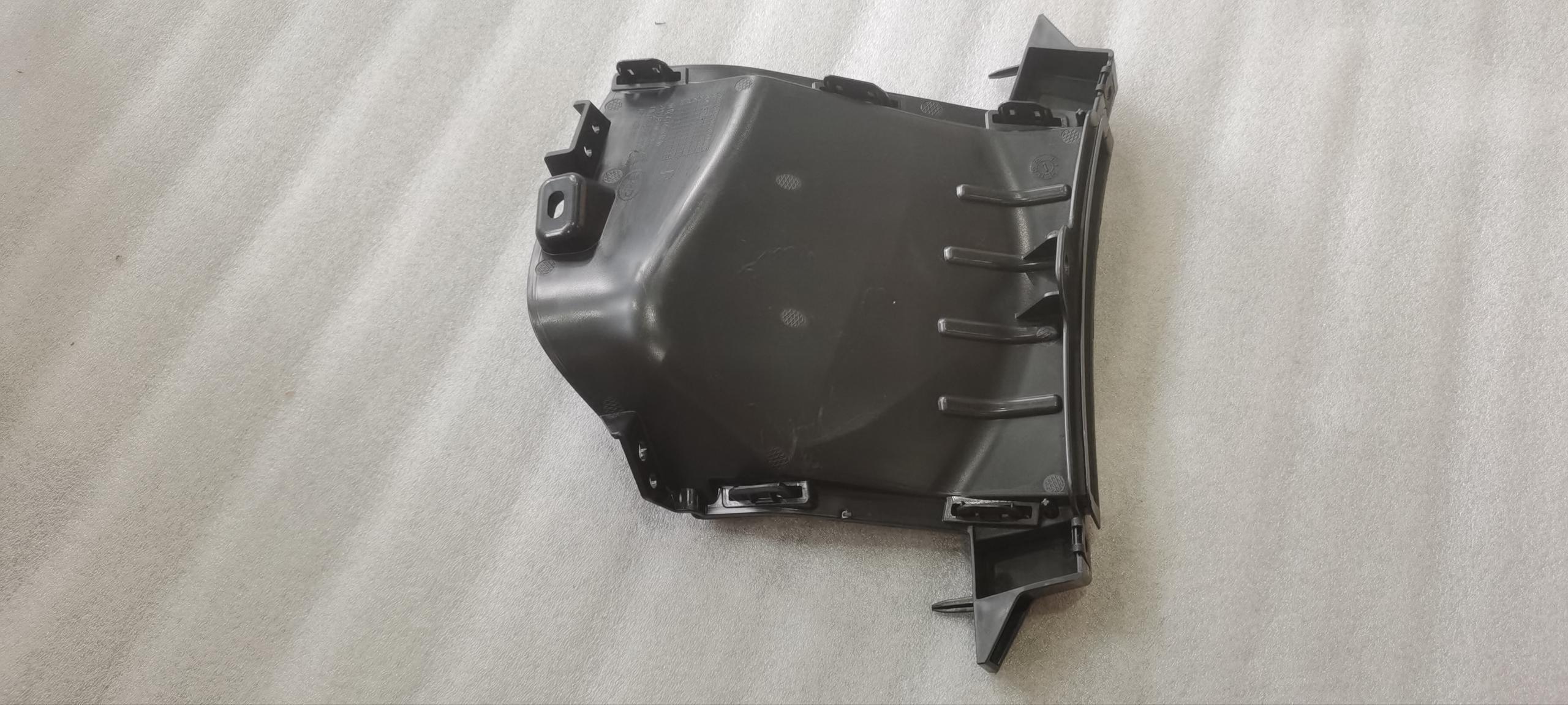 Front bumper right air intake channel assembly