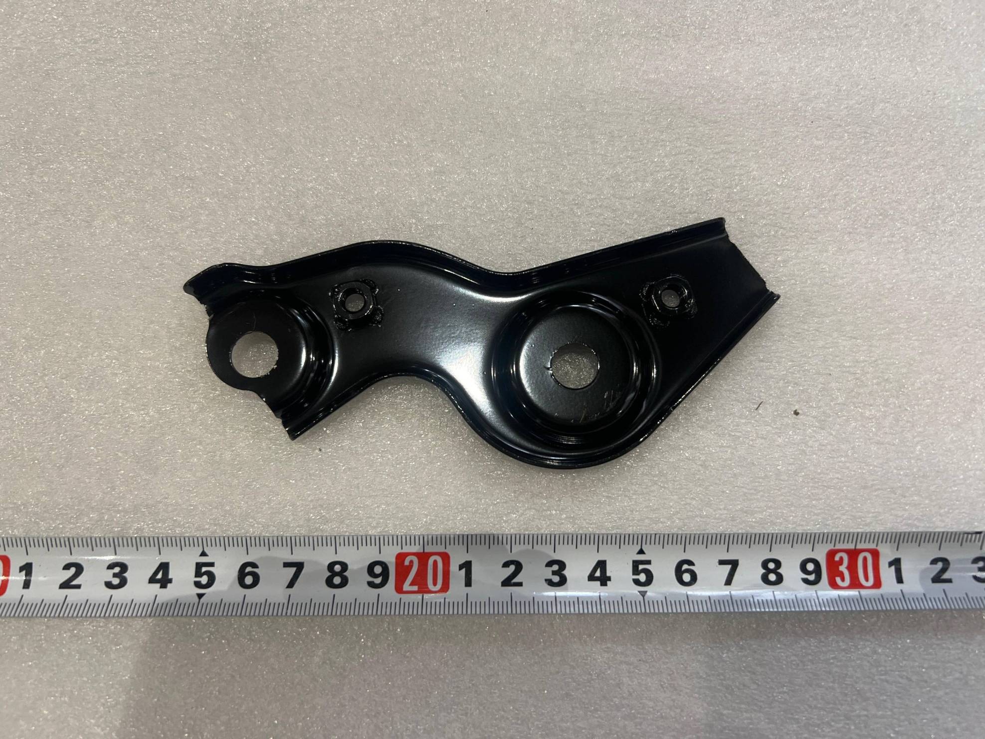 Front bumper right mounting bracket