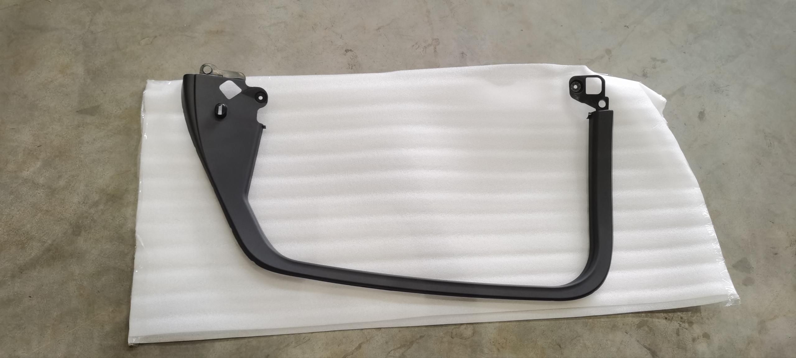 Right rear door window frame trim panel assembly