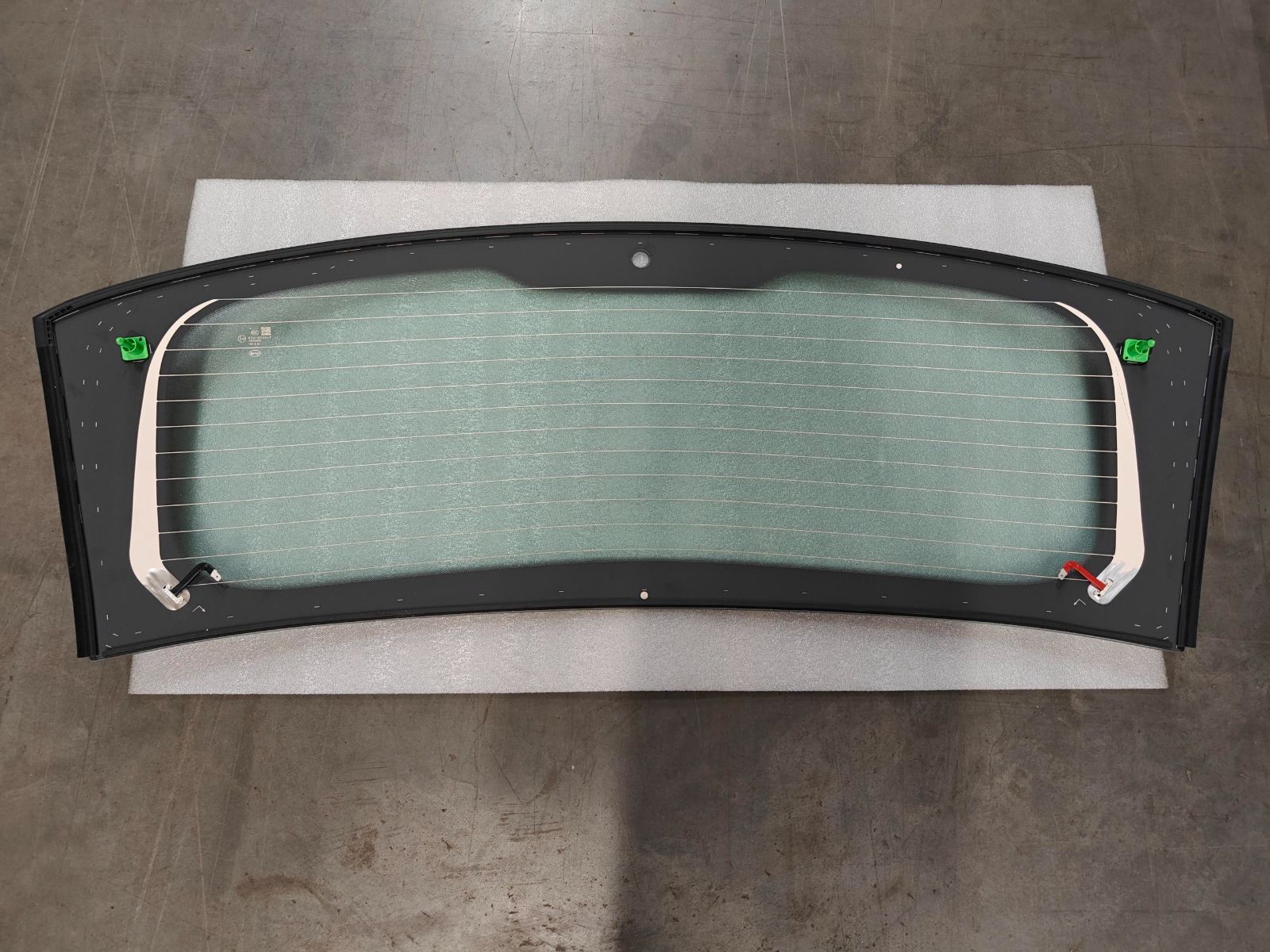 Tailgate glass assembly