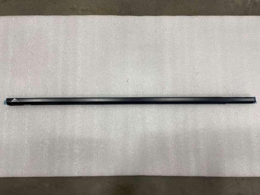 Right front door outer weatherstrip assembly