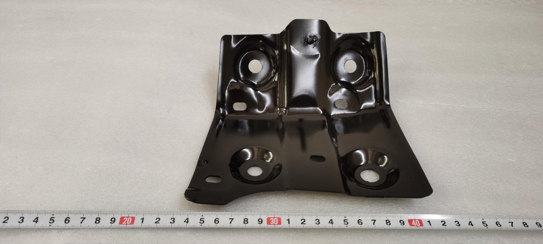 Front Cowl Lower Section Right Connecting Plate