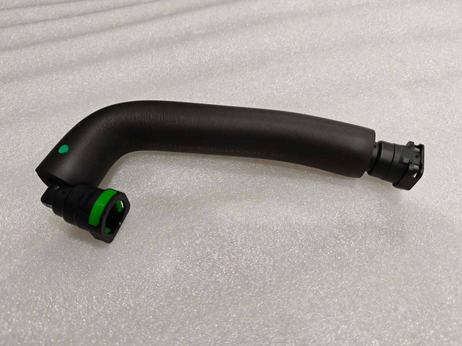 Crankcase ventilation pipe