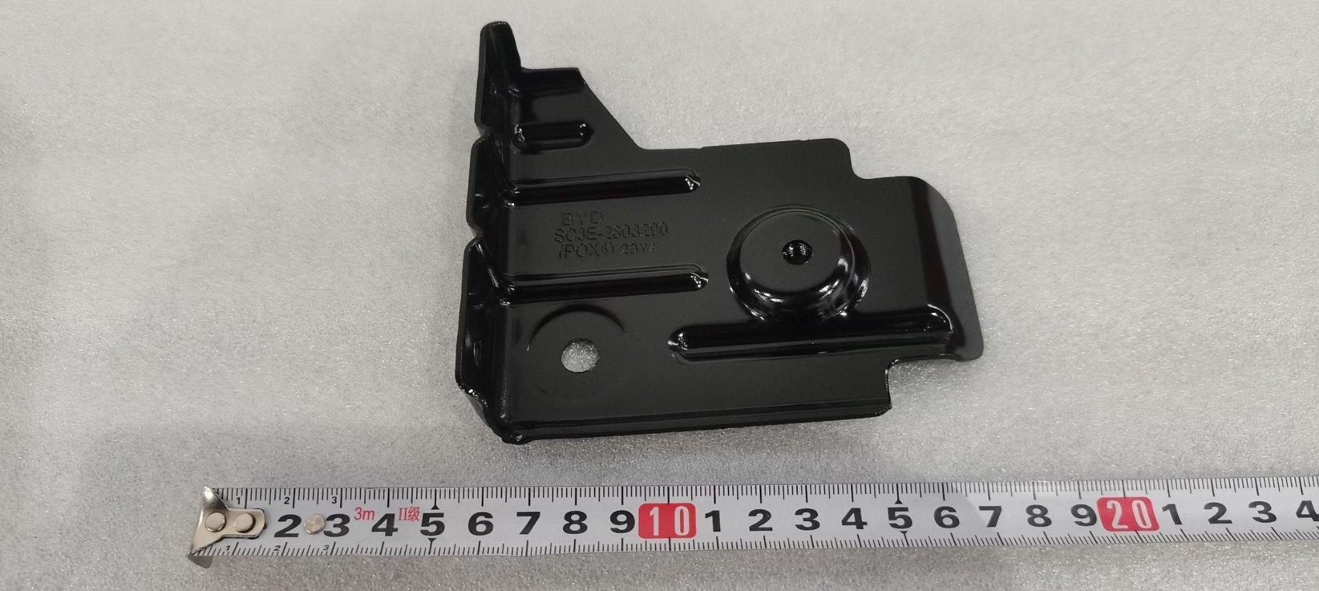 Front bumper center support bracket