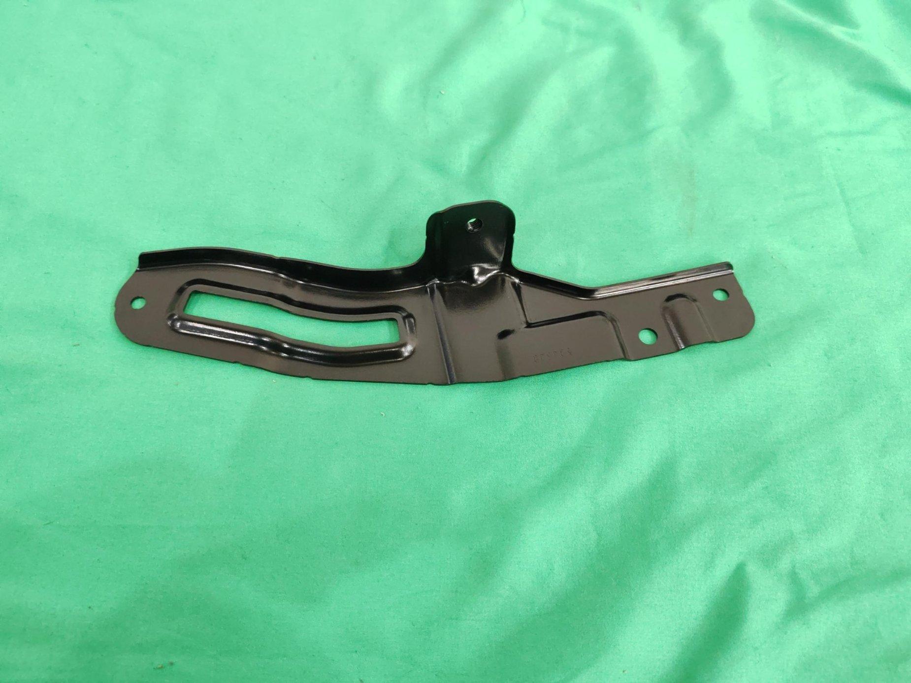 Right rear door bracket assembly