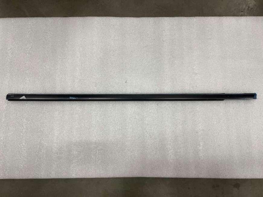 Left front door exterior belt weatherstrip assembly