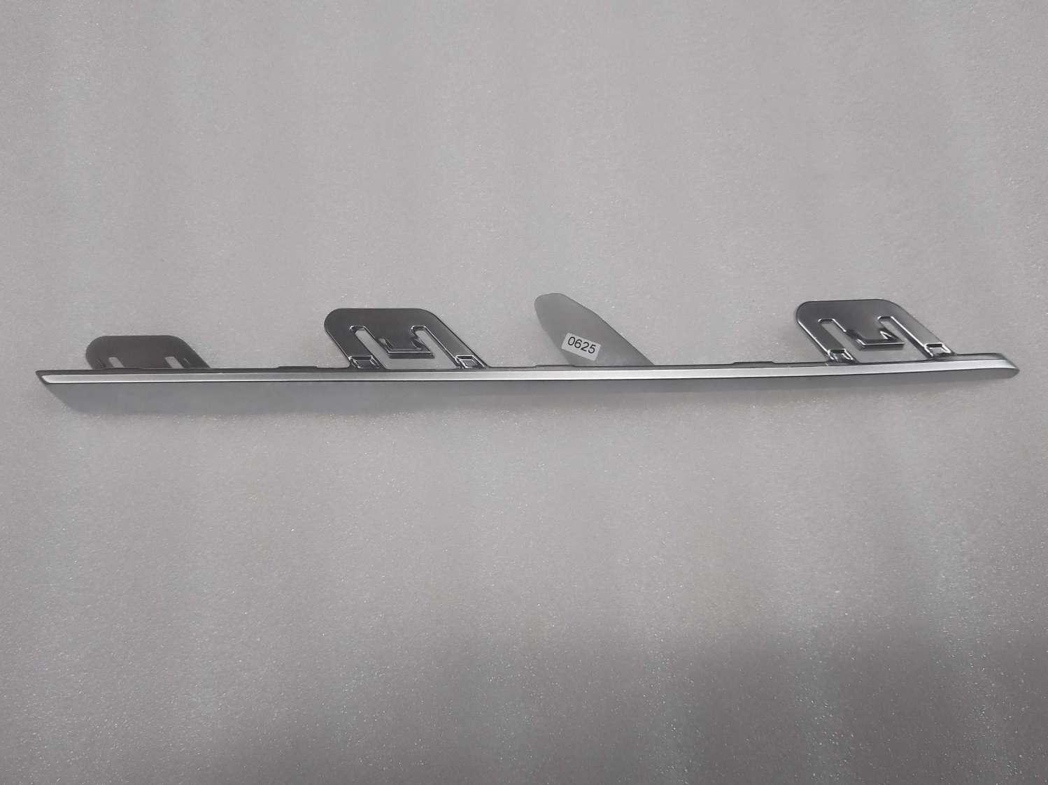 Front bumper right air curtain trim strip I