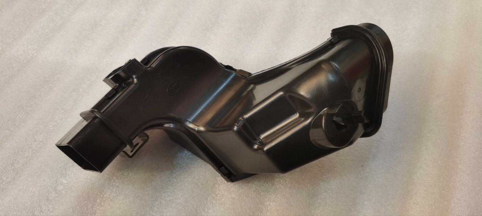 Right Foot Air Duct