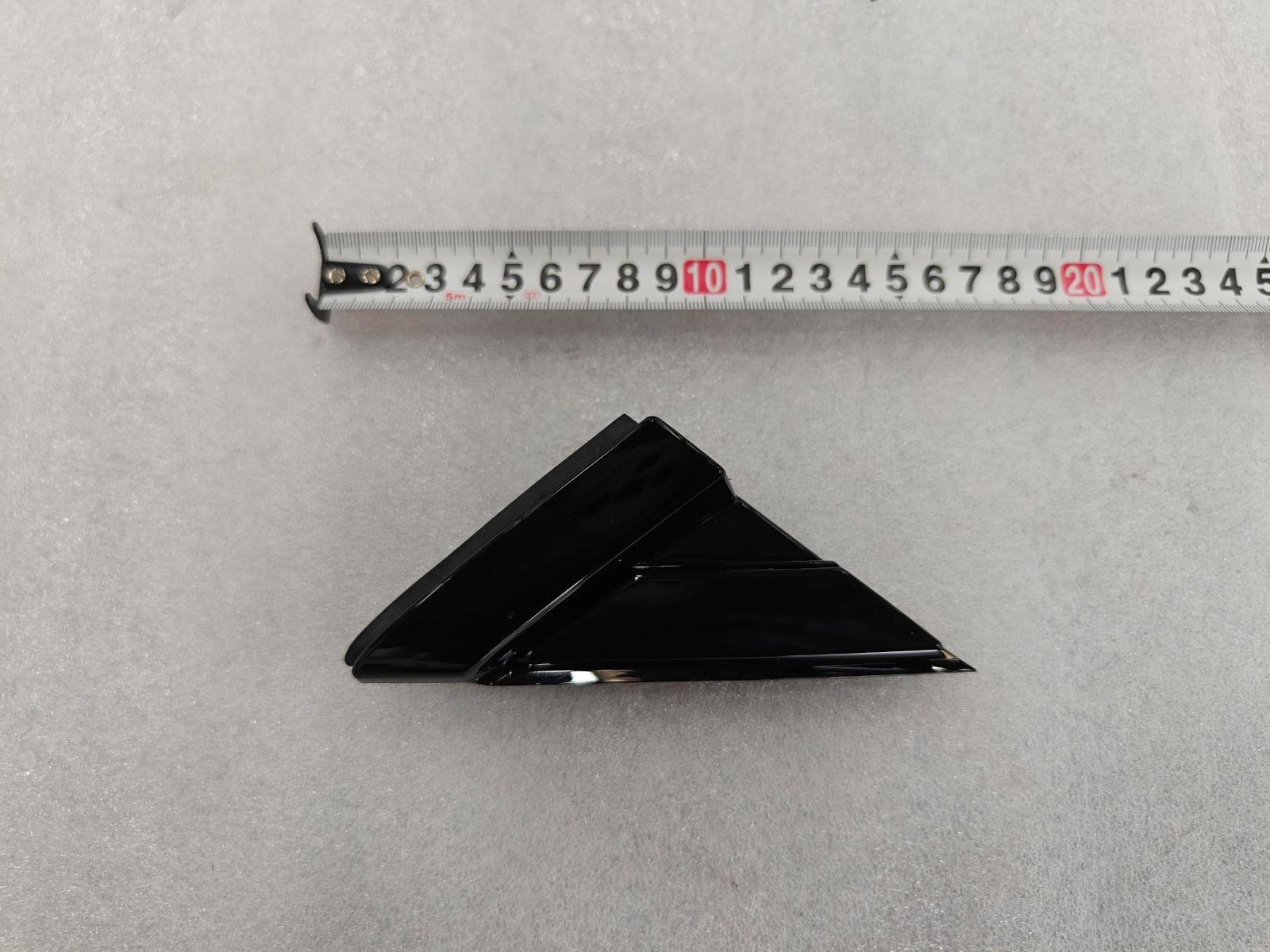 Right Fender Corner Trim Plate Assembly - Piano Black