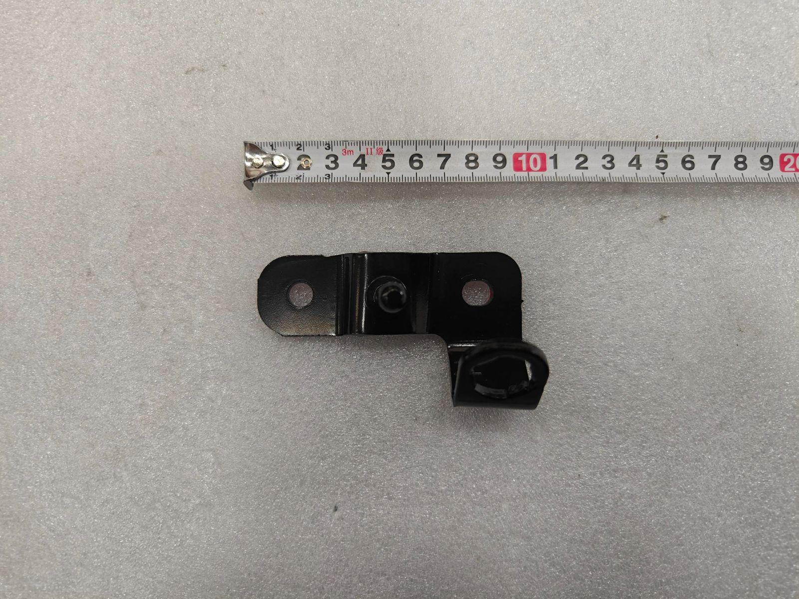 Tailgate left gas spring door-side bracket