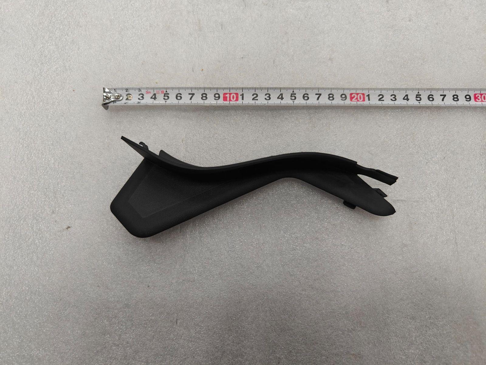Cowl Vent Cover Body Right Seal