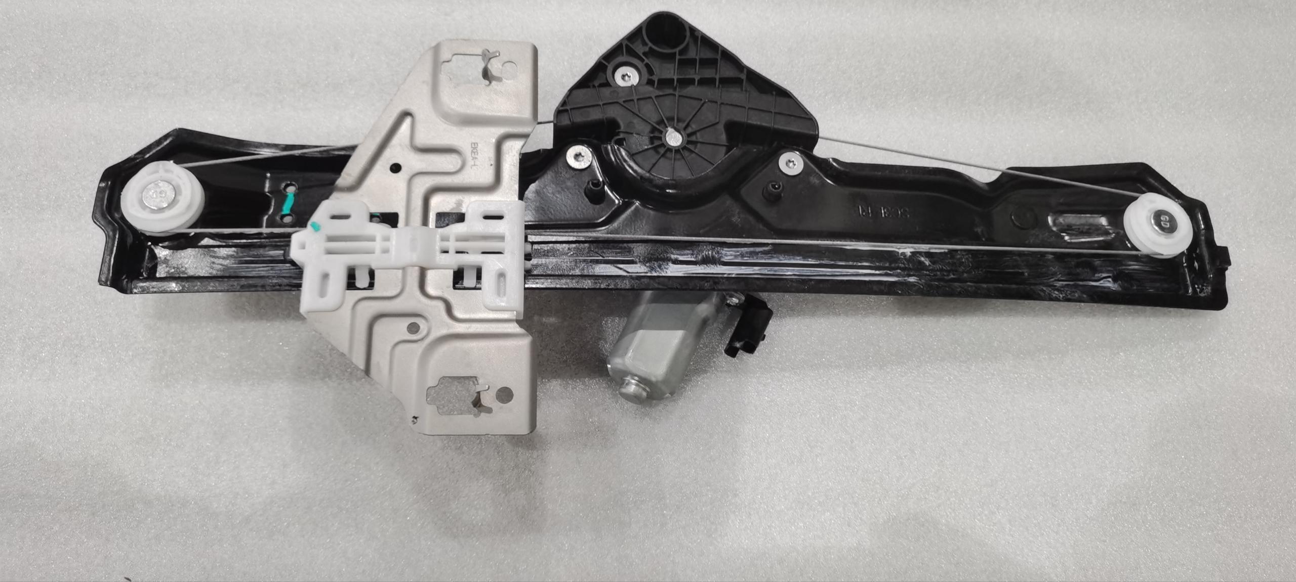Right rear door window regulator assembly