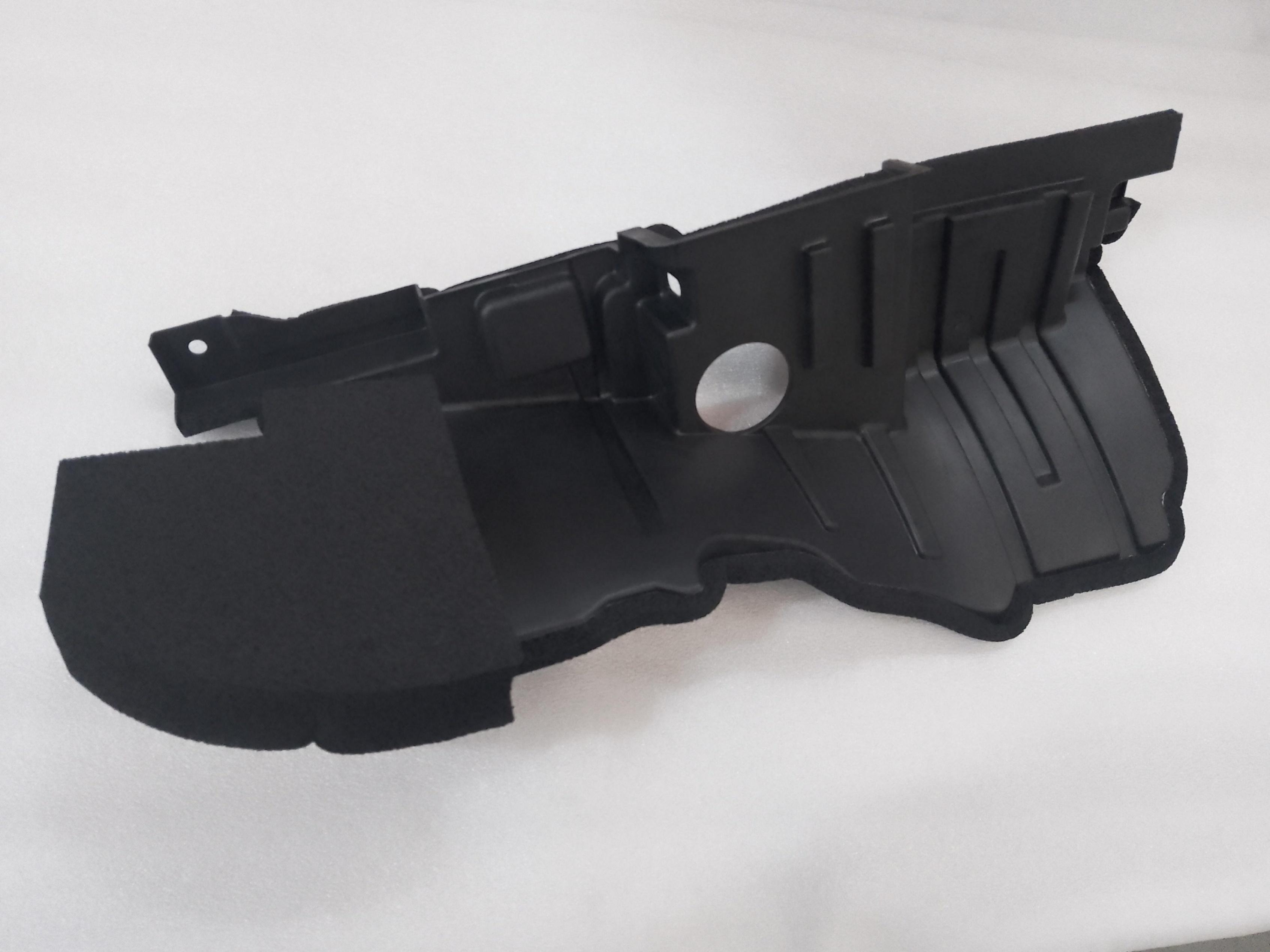 Radiator right air deflector assembly