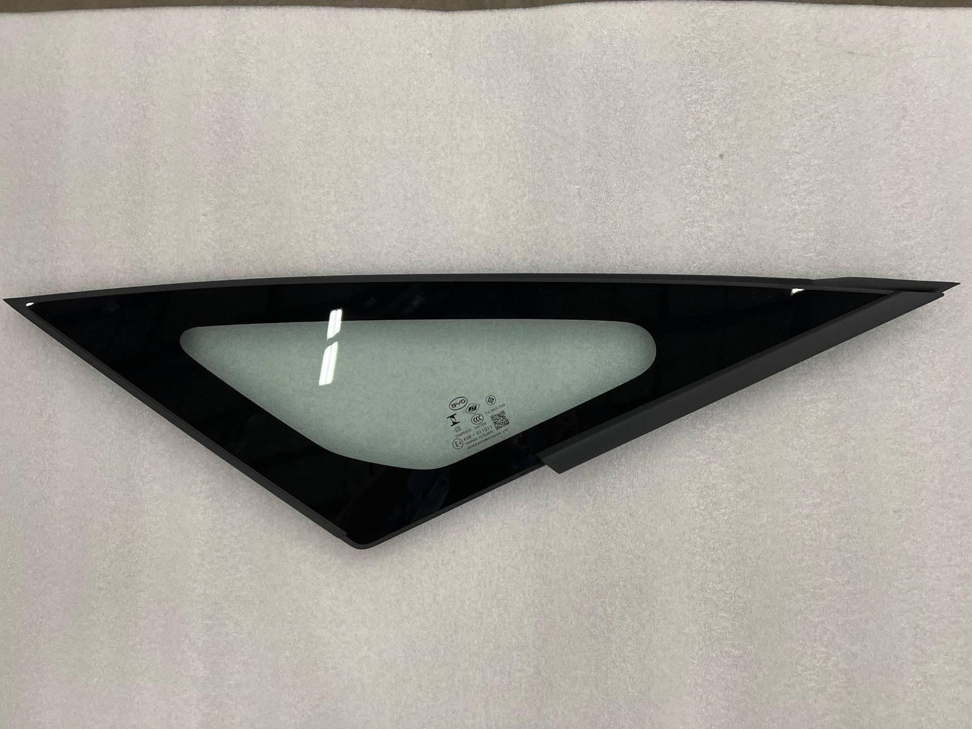 Right front quarter window glass assembly