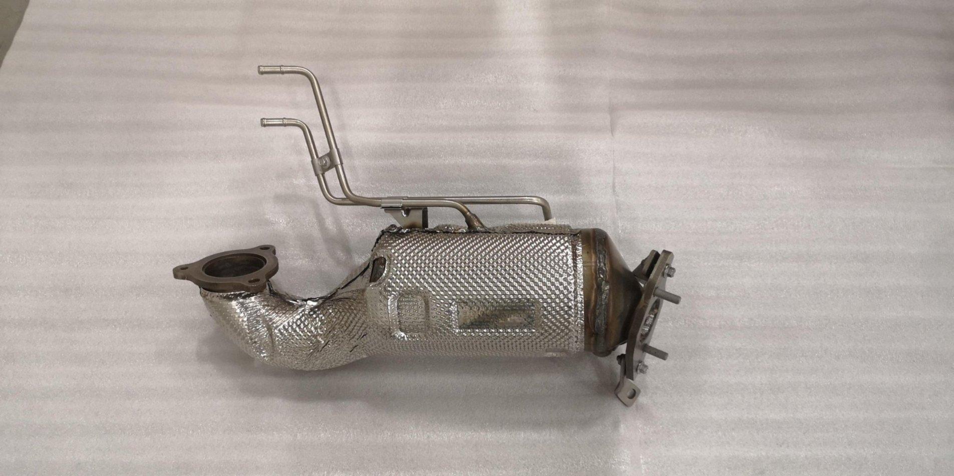 Catalytic Converter with Exhaust Pipe Assembly