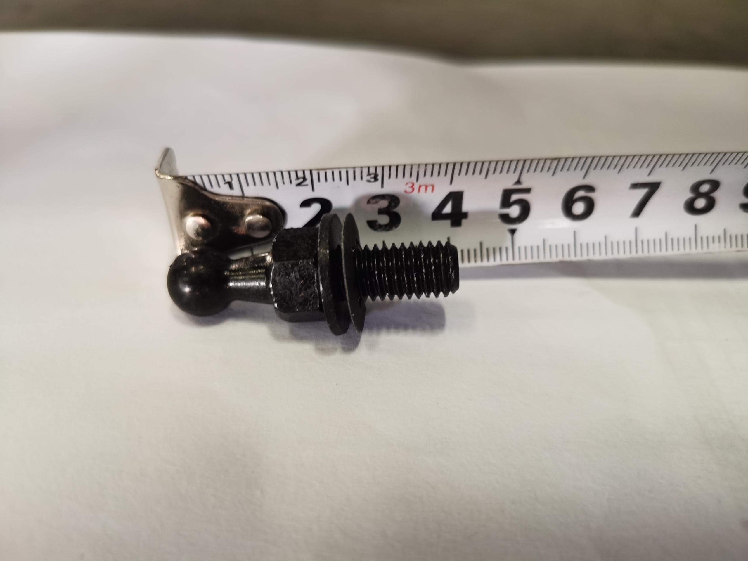 Tailgate gas spring ball stud