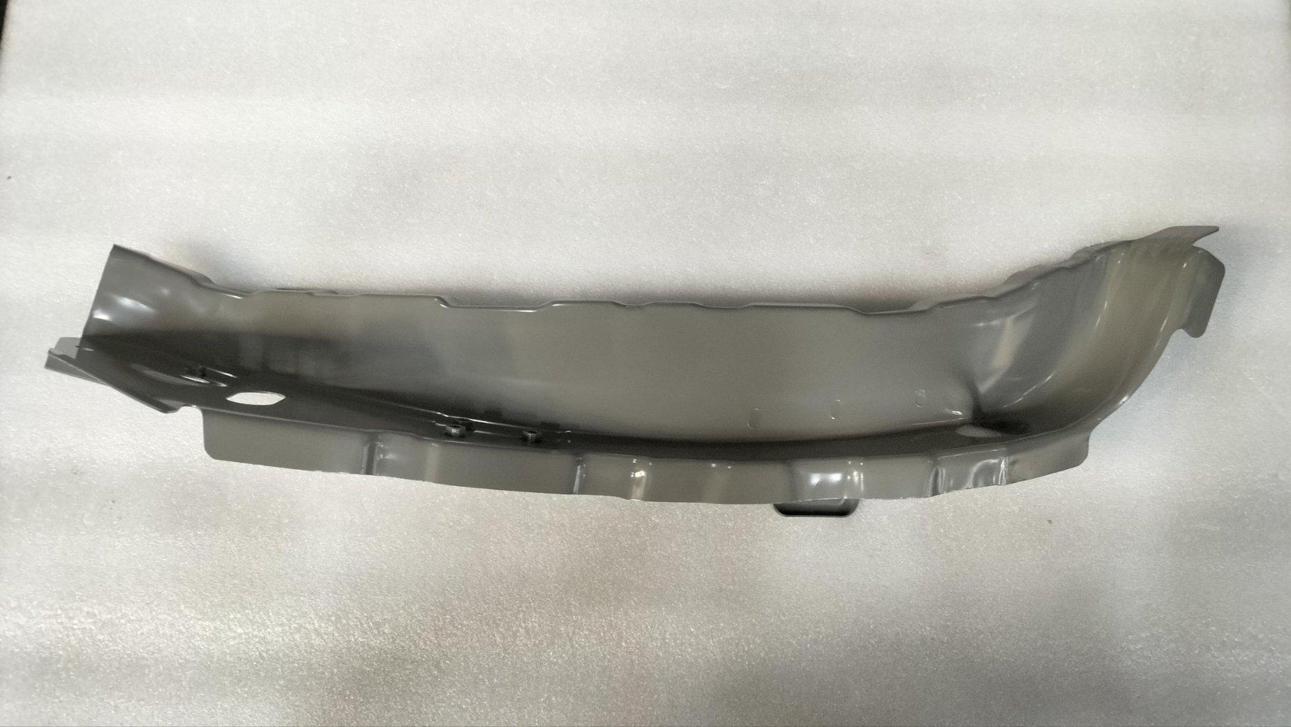 Left front wheel housing upper rail assembly