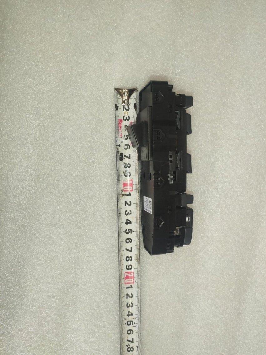 Right Front Door Window Regulator Switch Set