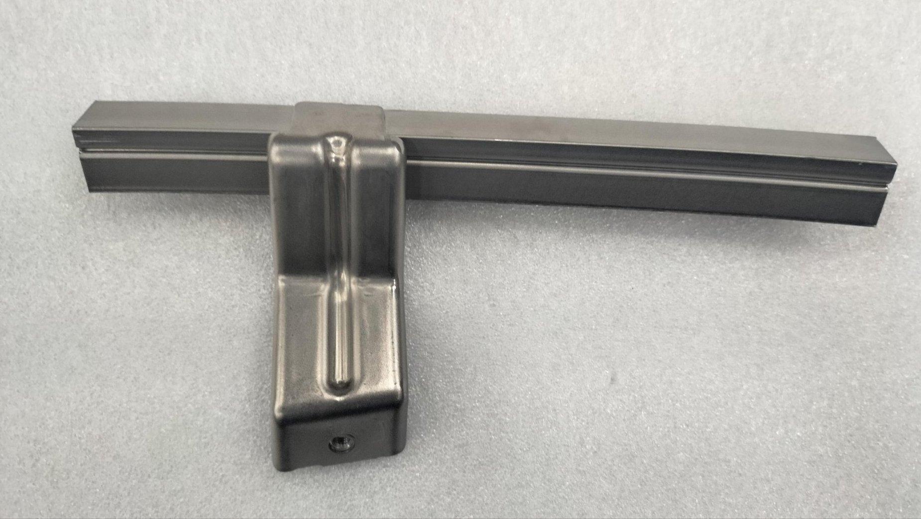 Left rear door rear sliding run channel assembly