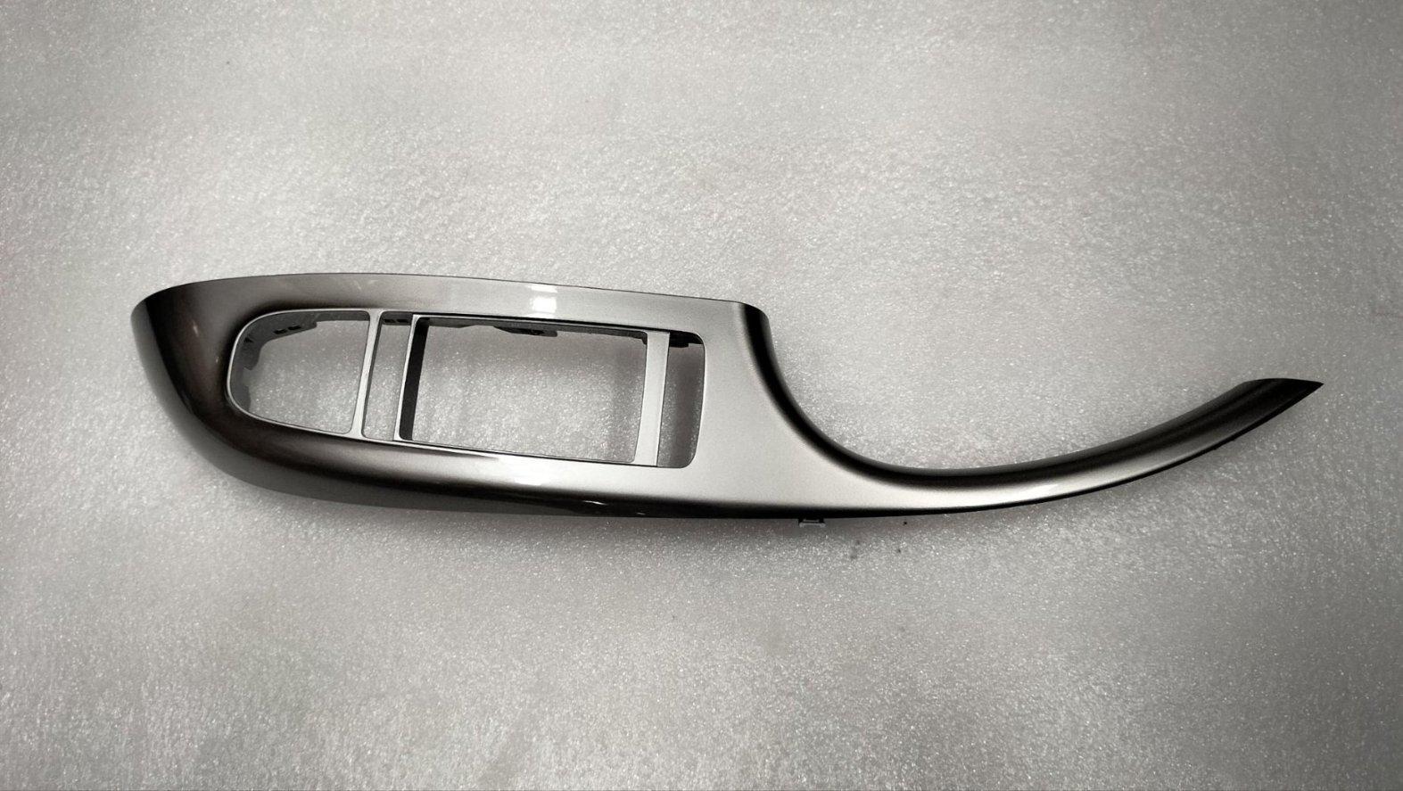 Right front door inner pull handle assembly - Gravel Grey