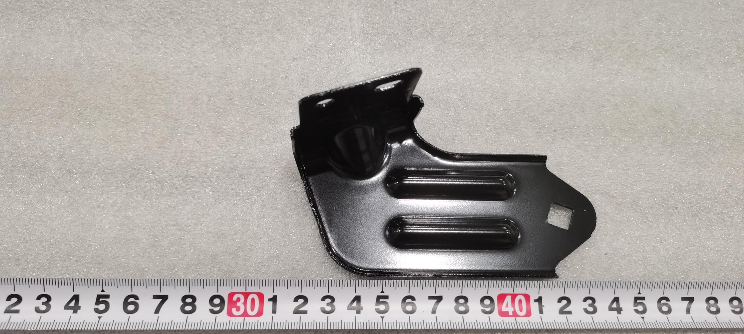 Right Rear Quarter Panel Mounting Bracket Assembly