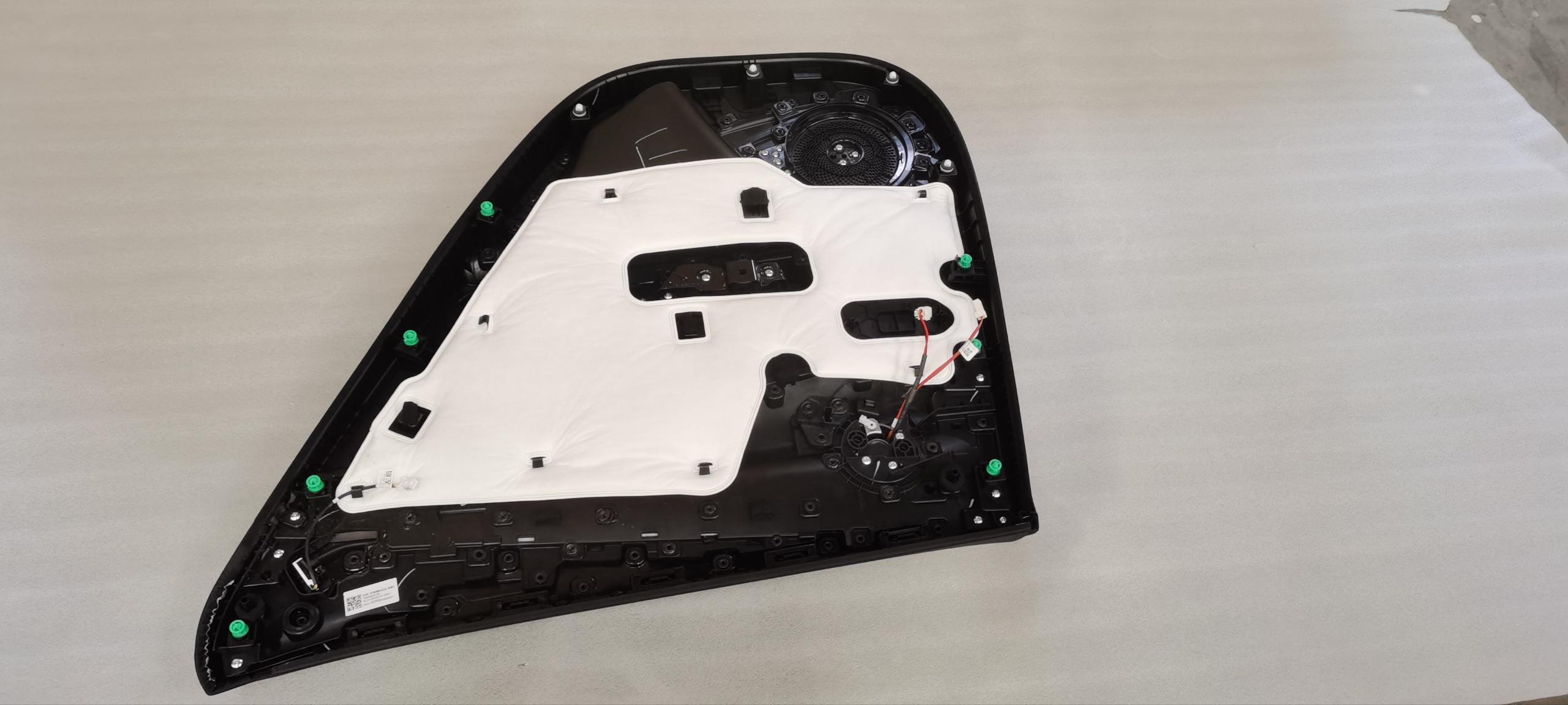 Left rear door trim panel assembly - Deep Black 5