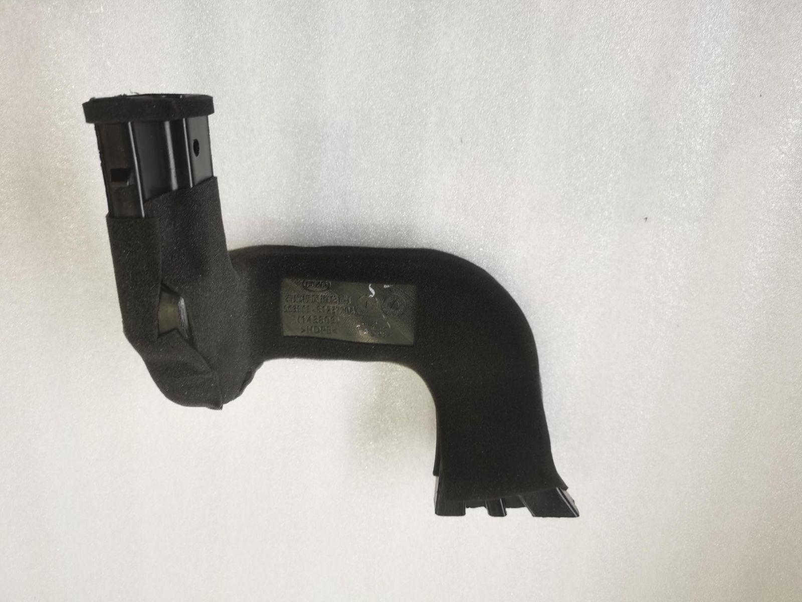 Right Floor Air Duct Assembly I