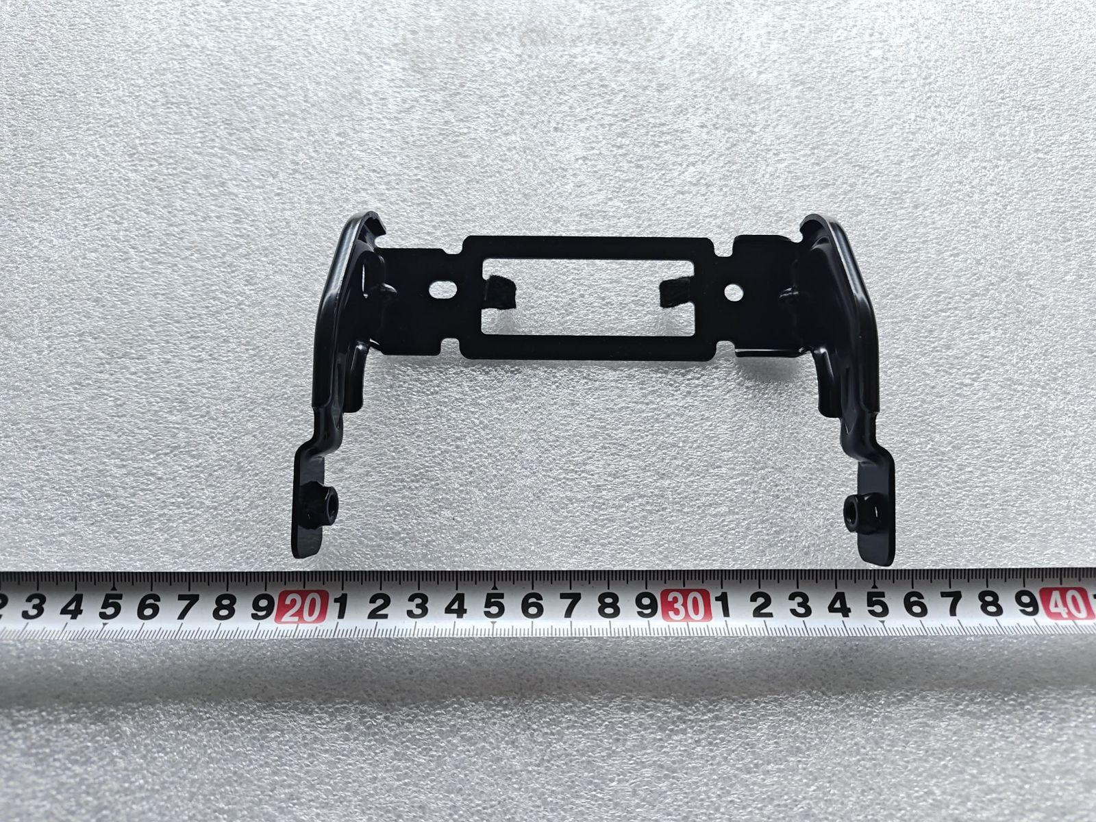 Passenger IP center mounting bracket assembly
