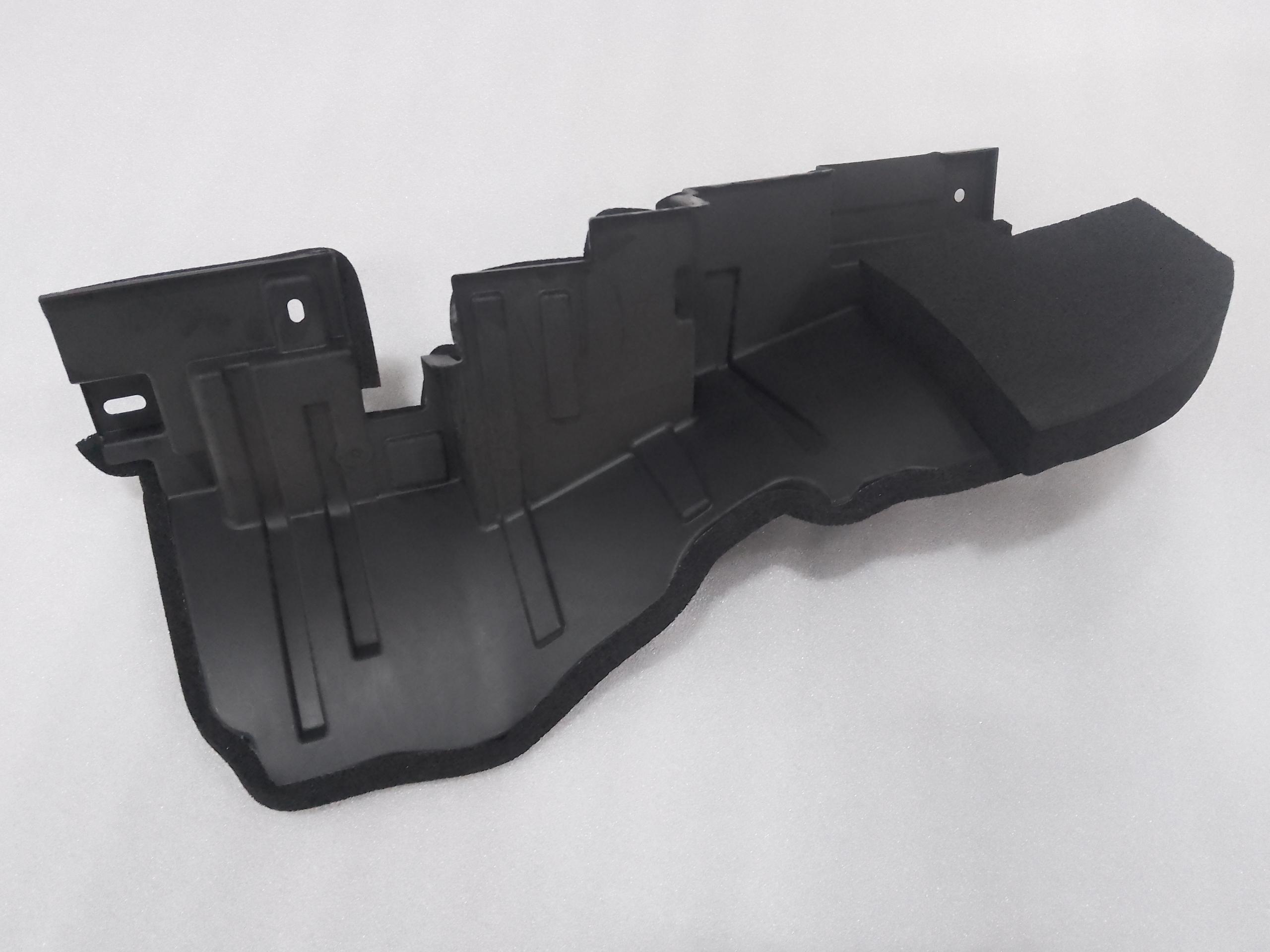 Radiator left air deflector assembly