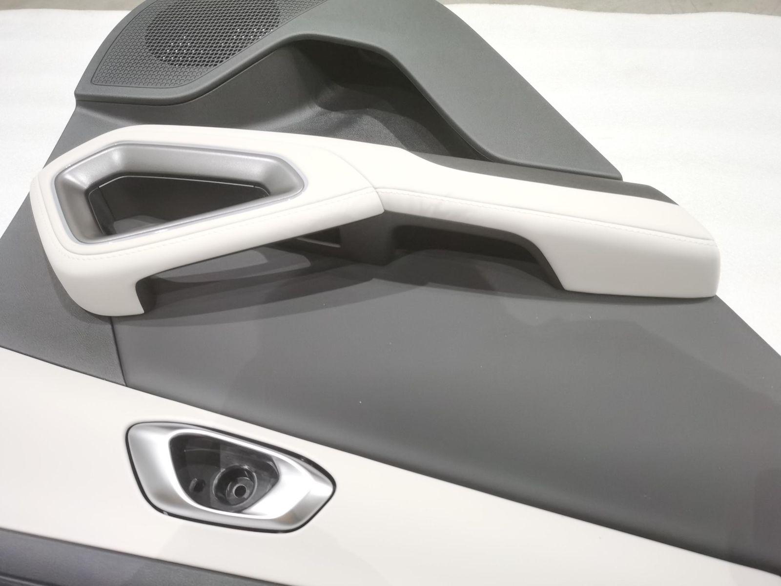 Left rear door trim panel sub-assembly - Sandstone Beige