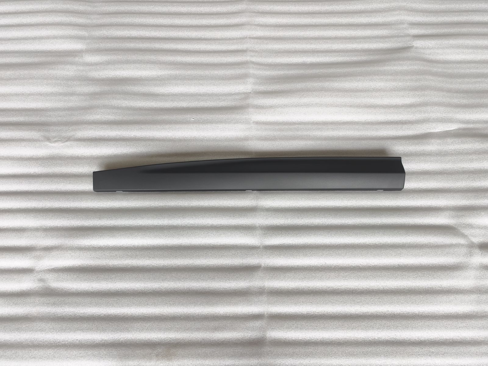 Right rear door skirt panel assembly